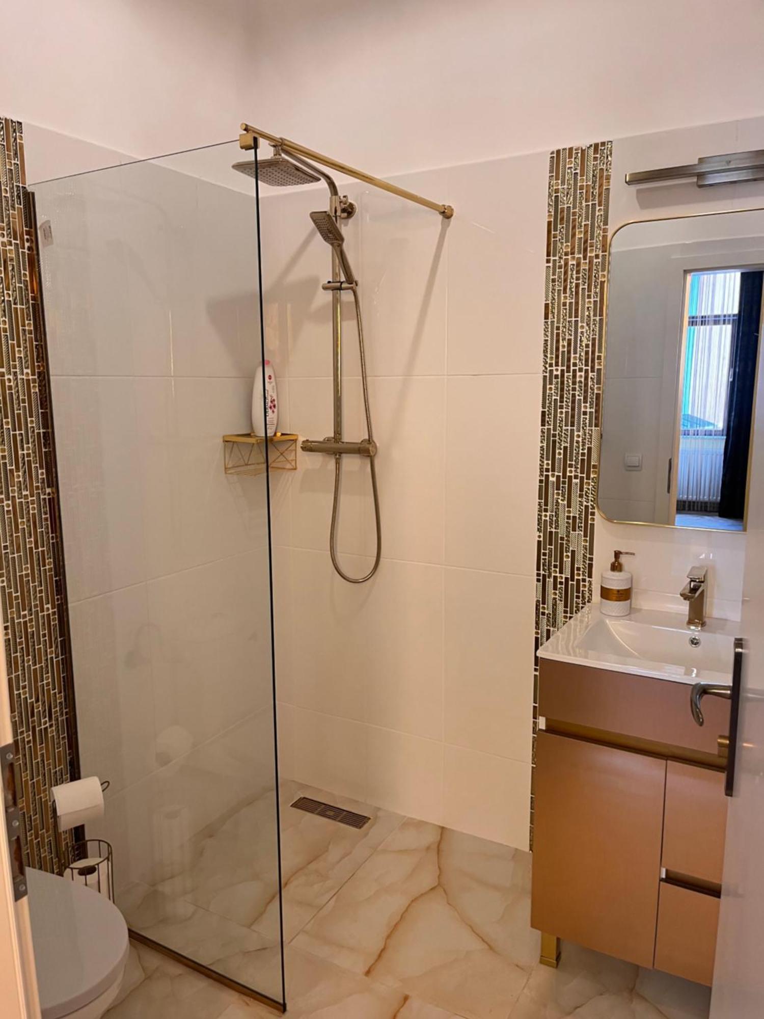 Urban Central Apartments Braşov Buitenkant foto