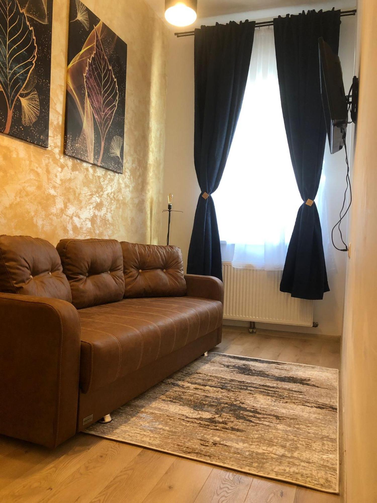 Urban Central Apartments Braşov Buitenkant foto