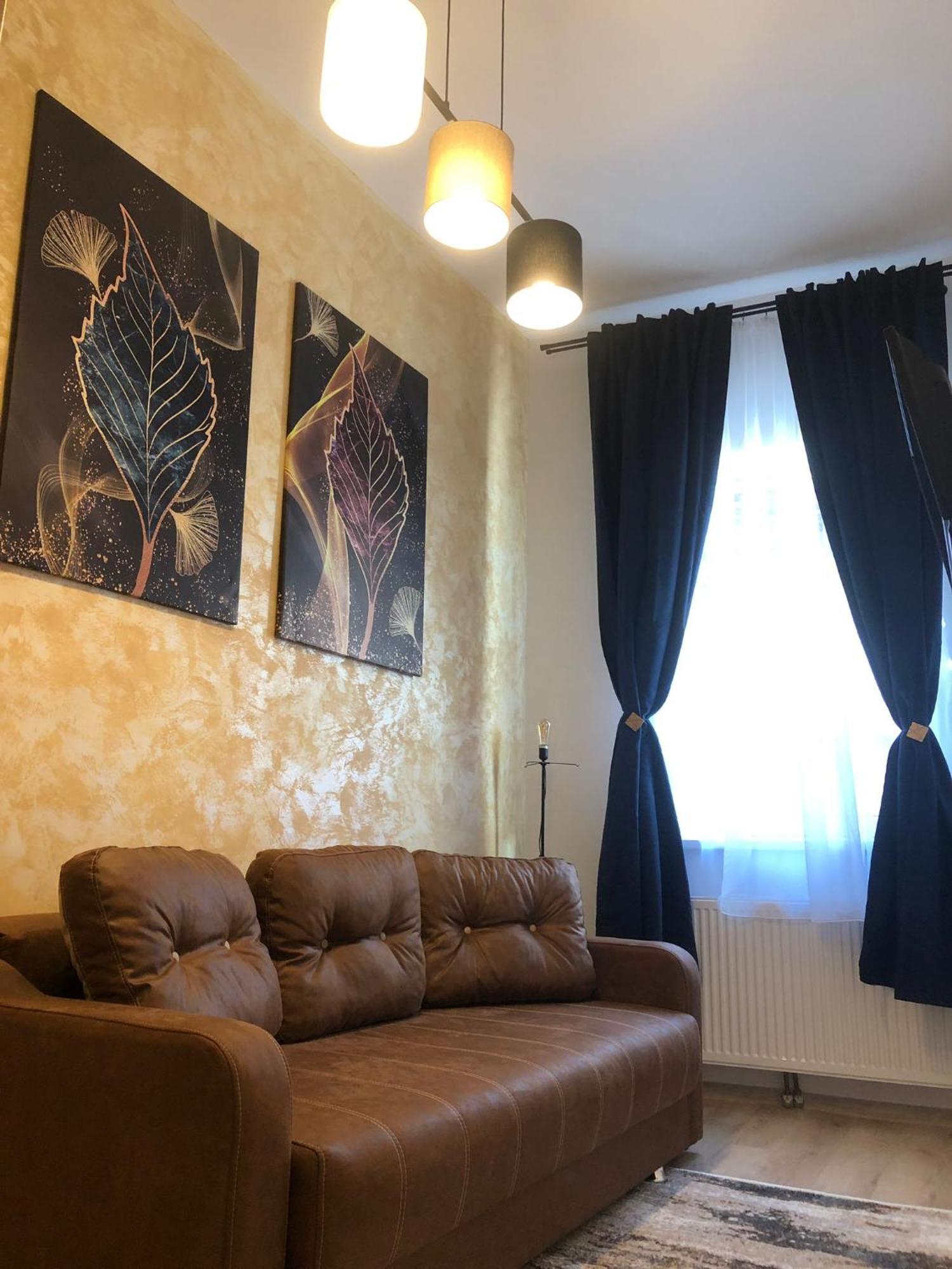 Urban Central Apartments Braşov Buitenkant foto